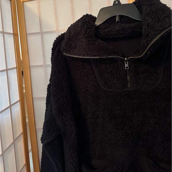 Athleta Nirvana Sherpa Reversible Poncho Jacket Half Zip Black - Picture 3 of 4